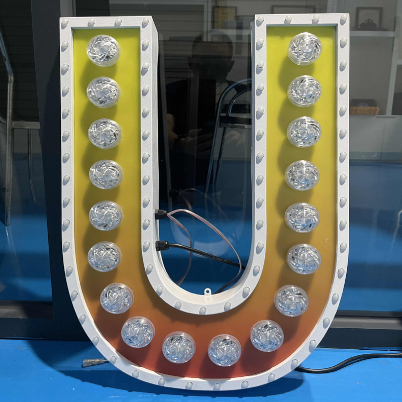 为何游乐场合常用金属LED发光字标识装饰？