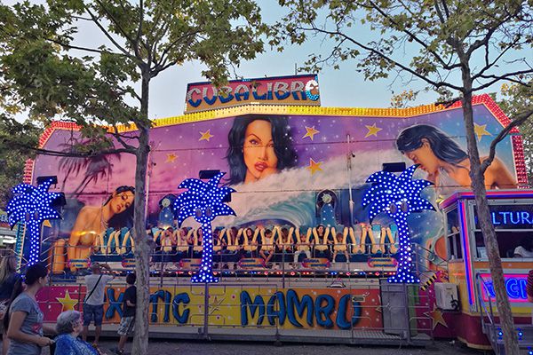 抖圈照明的娱光灯用在西班牙游乐装备展示